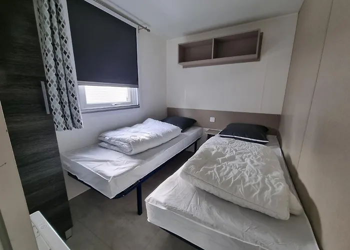 Camping Joli Mobil 4-6 Personnes 416 *